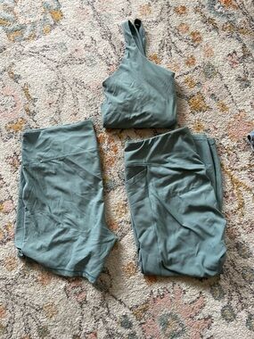 Old Navy Active Ribbed sports bra, leggings and biker shorts set!